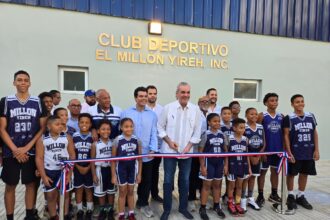 Abinader entrega remozado el Club Deportivo El Millón Yireh del Distrito Nacional