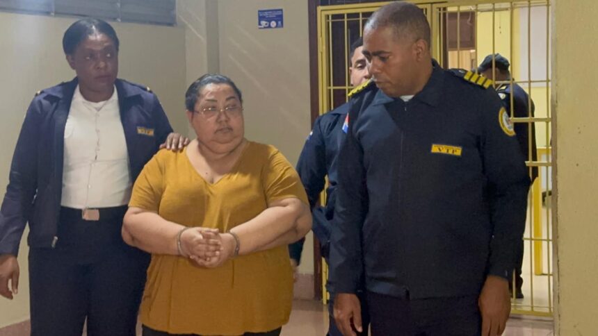 Trasladan a la sala de audiencias a Dilcia Isabel Vargas Sánchez, implicada en Operación Onco14