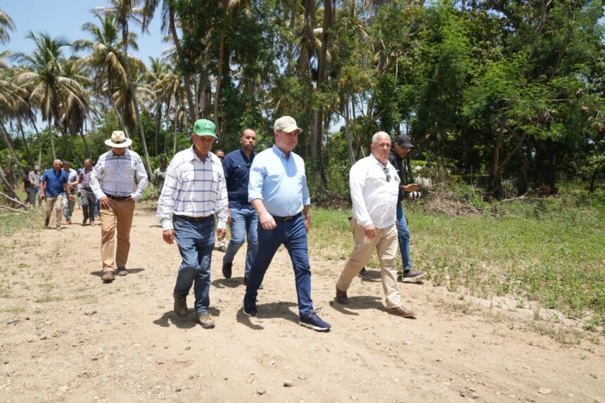 El ministro de Agricultura, Francisco Oliverio Espaillat, declaró de alta prioridad el fortalecimiento de la producción agropecuaria en el Proyecto La Cruz de Manzanillo.