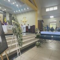 Sacerdote destaca la fe de Alex Bueno y encomienda su alma a Dios durante emotiva misa de cuerpo presente