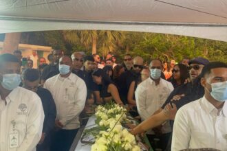 Entre honores y una multitudinaria despedida, San José de las Matas dio el último adiós a Alex Bueno