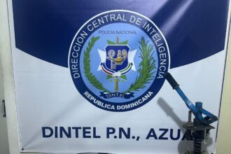 DINTEL ocupa armas de fuego y detiene a tres personas durante allanamientos en Azua