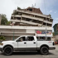 El mundo se vuelca sobre Venezuela con equipos de rescate y ayuda humanitaria