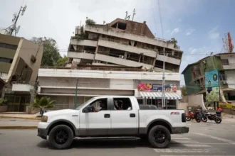 El mundo se vuelca sobre Venezuela con equipos de rescate y ayuda humanitaria