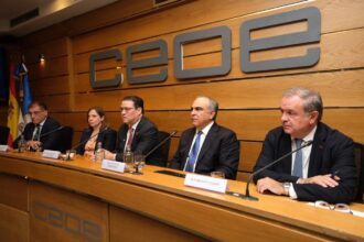 Gobierno y empresarios dominicanos presentan a RD como plataforma industrial ante España