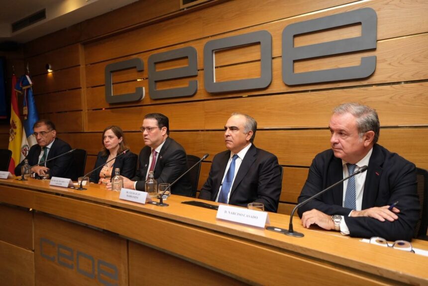 Gobierno y empresarios dominicanos presentan a RD como plataforma industrial ante España