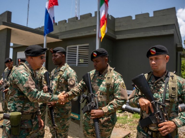 Comandante del Ejército recorre puestos fronterizos en Elías Piña e Independencia