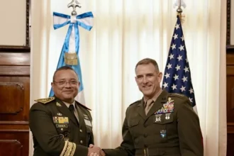 El jefe del Comando Sur de Estados Unidos viaja a Guatemala tras la polémica por los posibles ataques aéreos