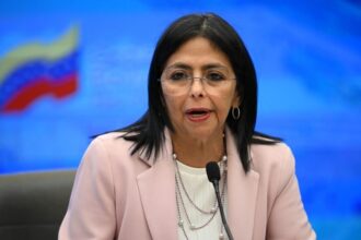 Delcy Rodríguez dice que la prioridad ahora es rescatar a las personas aún atrapadas