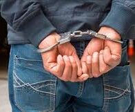 Condenan a 20 y 10 años de prisión a dos atracadores por asesinato de teniente policial en Sabana Perdida