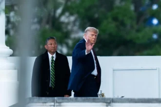 Un tribunal autoriza al Gobierno Trump a reanudar las deportaciones aceleradas en todo EE.UU.