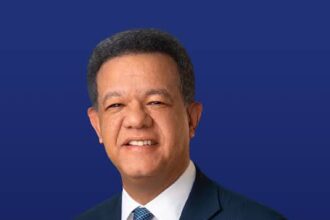 Leonel Fernández pide al Gobierno reducir los precios de los combustibles