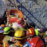 Rescatan con vida a mujer de 60 años tras permanecer 86 horas bajo los escombros en Caraballeda