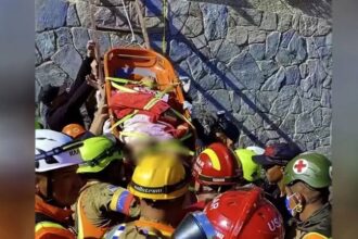 Rescatan con vida a mujer de 60 años tras permanecer 86 horas bajo los escombros en Caraballeda
