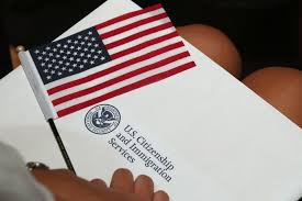 Proponen aumento de tarifas para inmigrantes legales que buscan la ciudadanía estadounidense