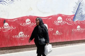 El ministro de Exteriores de Irán dice que solo su país es el responsable de que Ormuz vuelva a la normalidad