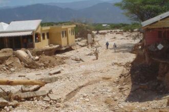 Desatre en Jimaní tras desborde del río Blanco.