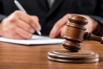 Aplazan juicio de Ángel Martínez para permitir posible acuerdo entre las partes