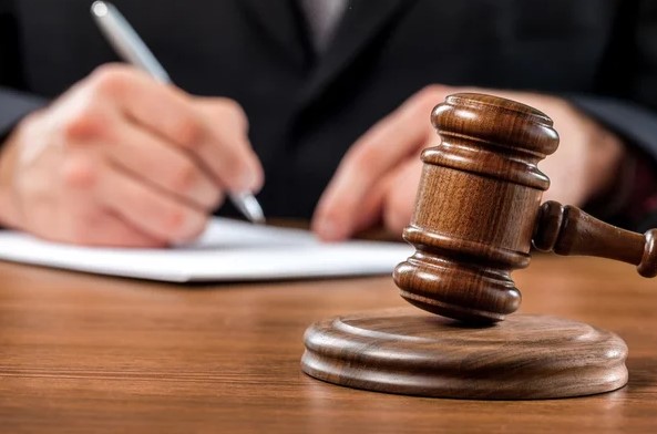 Aplazan juicio de Ángel Martínez para permitir posible acuerdo entre las partes