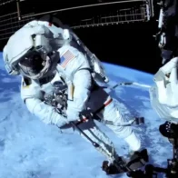 Astronautas de la NASA reparan un brazo robótico de la EEI en caminata espacial de siete horas