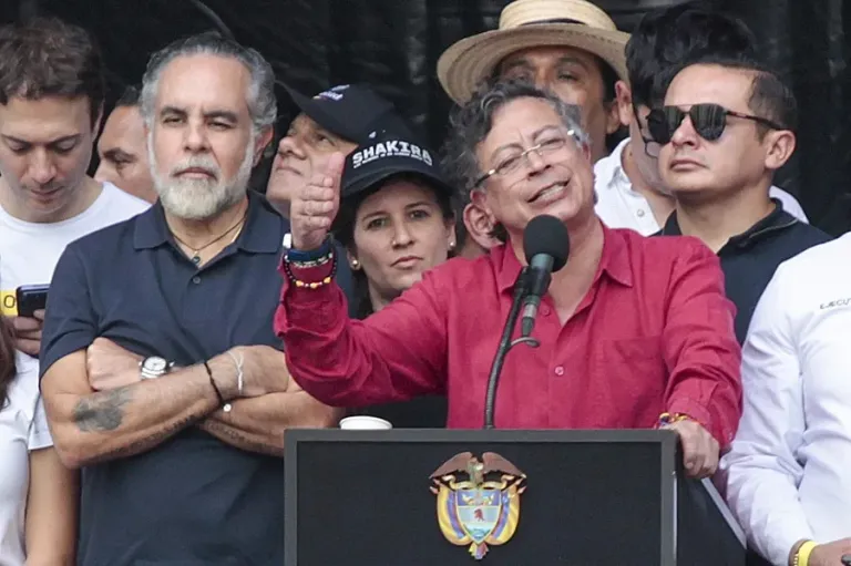 Investigan a Petro por presunta intervención en política durante las campañas electorales en Colombia