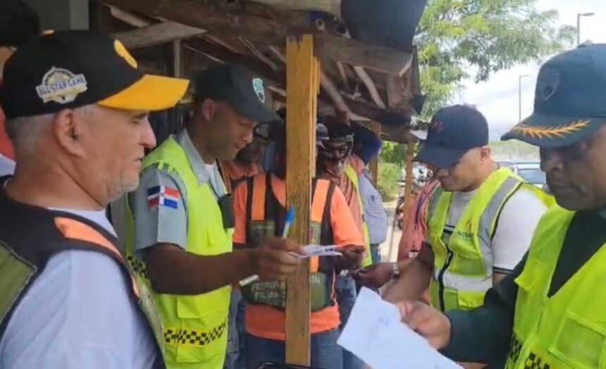Inician operativo de regularización de paradas de motoconcho en Bonao
