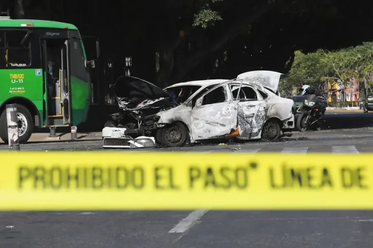 Cinco policías muertos y cinco heridos en un ataque armado en el estado mexicano de Michoacán