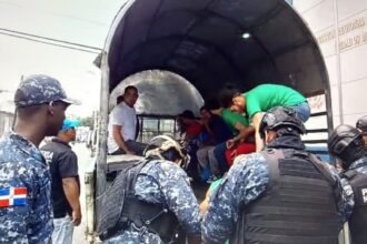 Trasladan decenas de reclusos desde cárcel preventiva de Moca al CCR La Isleta