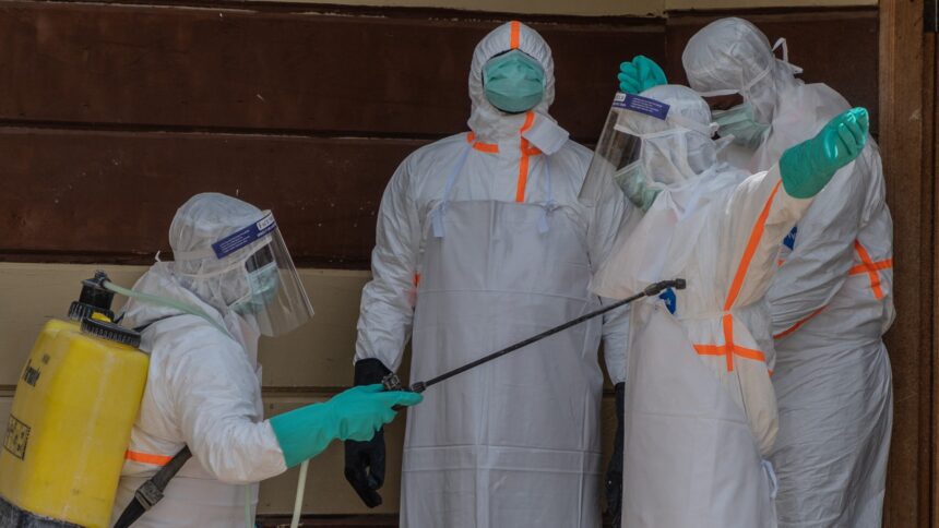Congo eleva a 828 los fallecidos y a 2,124 los casos confirmados por brote de ébola
