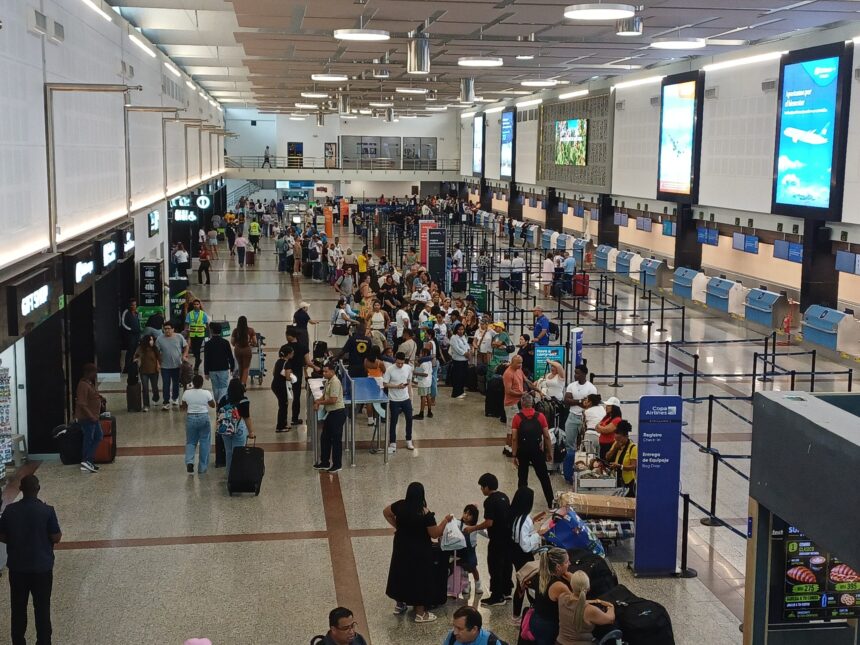 Cancelan 18 vuelos en el AILA por mal tiempo en el noreste de EE. UU.; más de 2,500 pasajeros resultan afectados