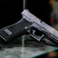 EEUU demanda ley de California que prohíbe la venta de pistolas semiautomáticas tipo Glock