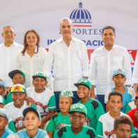 Abinader inaugura play en Samaná