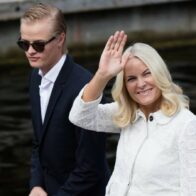 Hijo de la princesa Mette-Marit cumplirá prisión domiciliaria mientras espera apelación de su condena