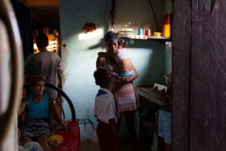 La crisis en Cuba a través de una familia que sobrevive con 60 dólares al mes