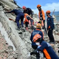 Miami destaca a sus bomberos por el rescate de un venezolano tras 8 días bajo escombros