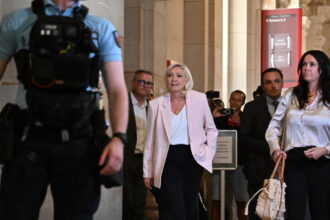 Tribunal francés habilita a Marine Le Pen para competir en las elecciones presidenciales de 2027