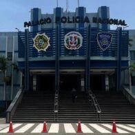 Policía captura a tres prófugos y arresta a hombre acusado de robo en La Altagracia