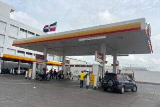 Usuarios rechazan posible retiro de verifones en estaciones de combustibles; consideran la medida perjudicial