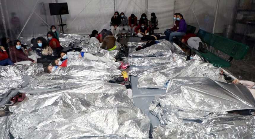 Rescatan a 16 niños que vivían confinados en una habitación en Ohio