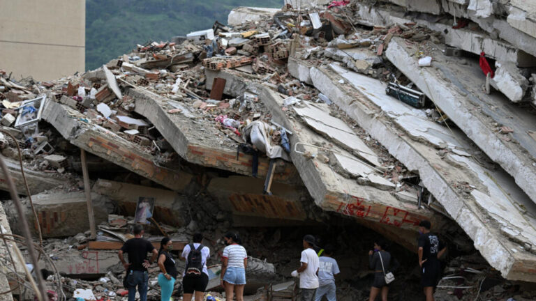 Aumenta a 3,899 la cifra de muertos por los terremotos en Venezuela