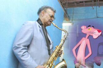 Muere Plas Johnson, legendario saxofonista del tema de La Pantera Rosa, a los 94 años