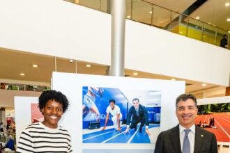 Marileidy Paulino recorre exposición fotográfica que rinde homenaje a su trayectoria  