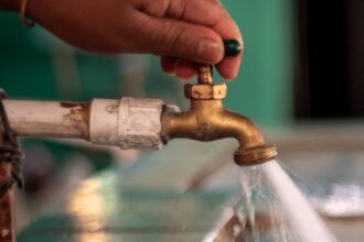 Crece la indignación en Las Galeras por el presunto desperdicio de agua potable