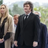Milei fue condecorado en Brasil en medio de su viaje para el lanzamiento de la candidatura de Flávio Bolsonaro