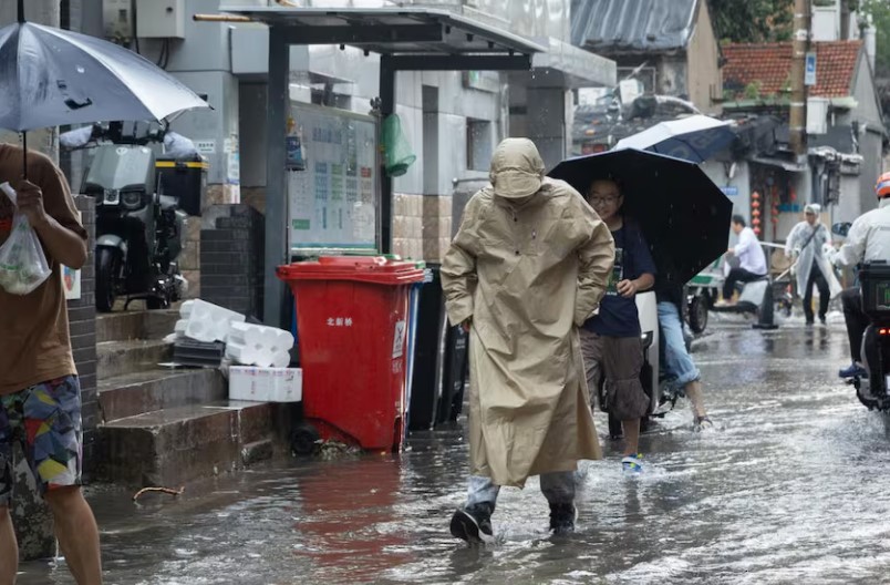 China suma al menos 38 muertos por desastres naturales a la espera del tifón Bavi