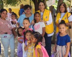 Senadora Lía Díaz participa en operativo médico que llevó asistencia gratuita a cientos de familias en Azua