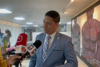 Diputado Luis Báez alerta pérdidas de US$90 millones por crisis del mango en Baní