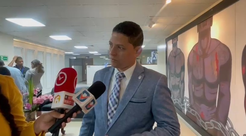 Diputado Luis Báez alerta pérdidas de US$90 millones por crisis del mango en Baní