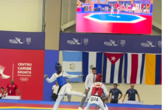 Dominicano Wilfrido de la Cruz avanza con autoridad a semifinales del taekwondo en Santo Domingo 2026