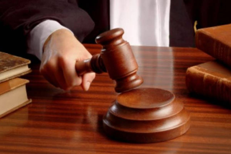 Condenan a 20 años de prisión a mujer que torturó y maltrató a sus hijos menores en Santiago
